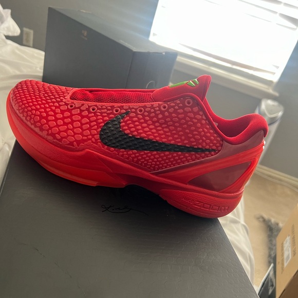 Kobe Reverse Grinch - Picture 3 of 4